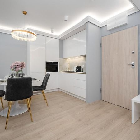 Elegant Apartment With Balcony By The Oder River In Wroclaw By Renters Prestige Exteriér fotografie