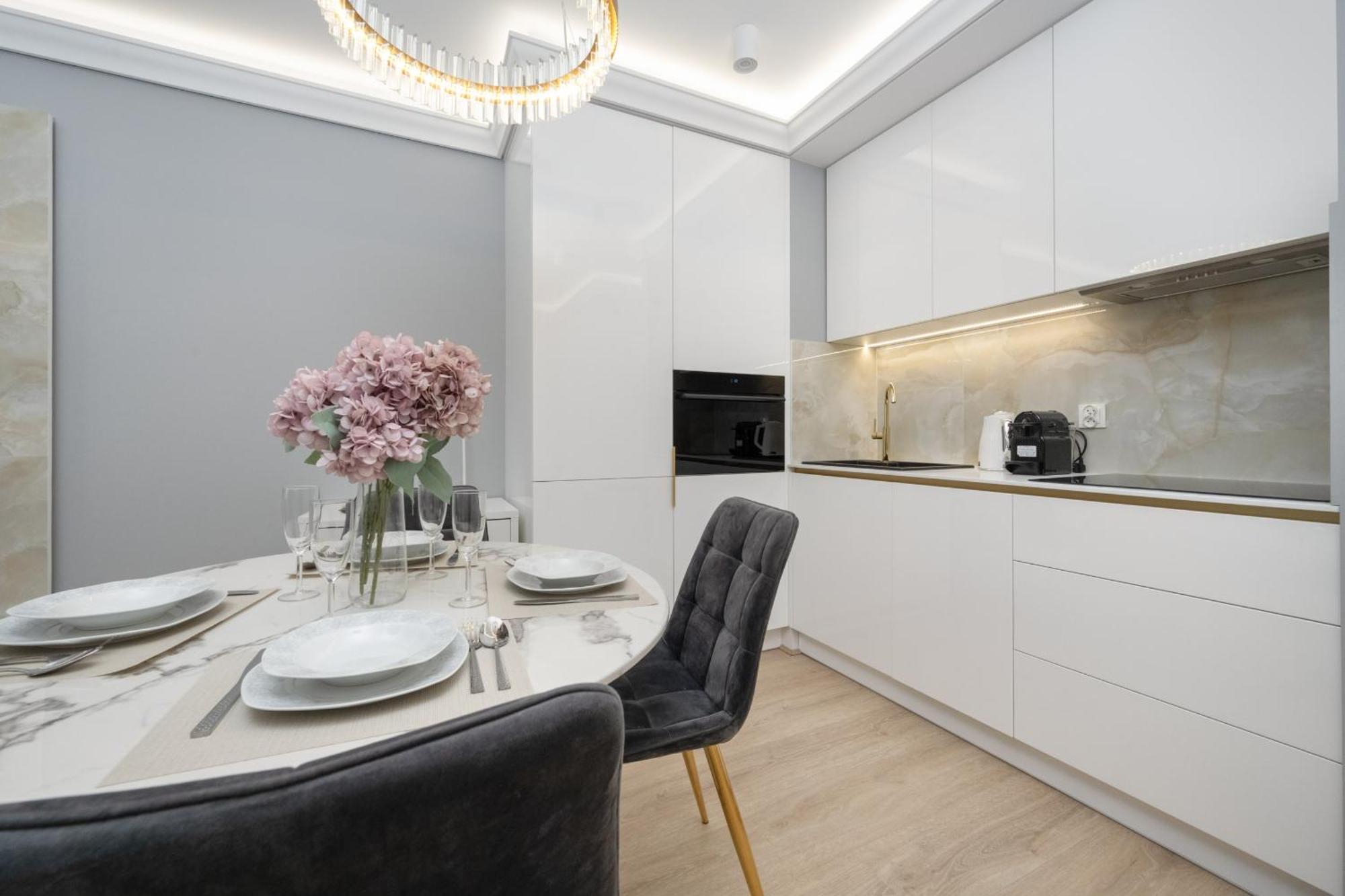 Elegant Apartment With Balcony By The Oder River In Wroclaw By Renters Prestige Exteriér fotografie
